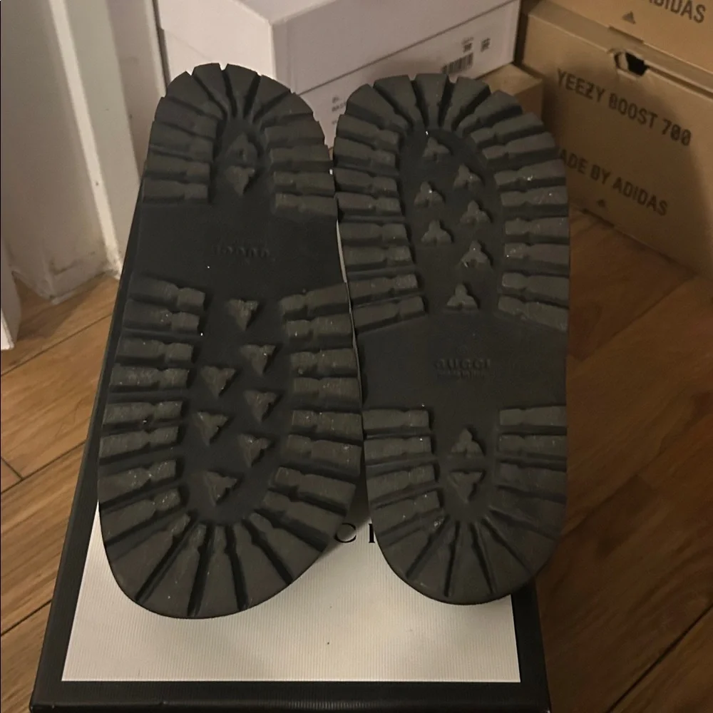 Gucci Black Slides with Red and Green Bands - Picture 3 of 4